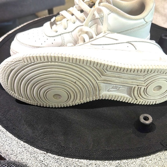 Nike Classic White Sneakers Air Force 1 - Picture 8 of 14